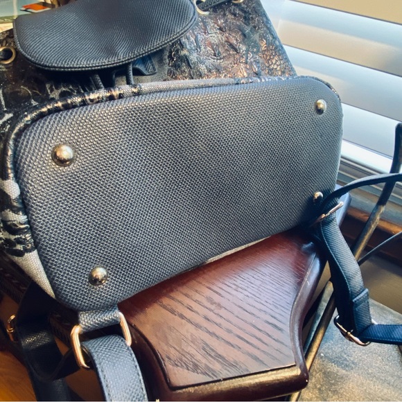 NWOT  Karla Hanson Eva Women's
RFID Blocking Blue Convertible Backpack - Picture 7 of 12